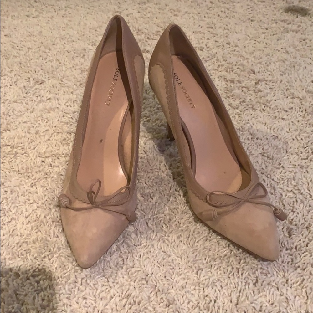 Sole society nude pointed toe pumps